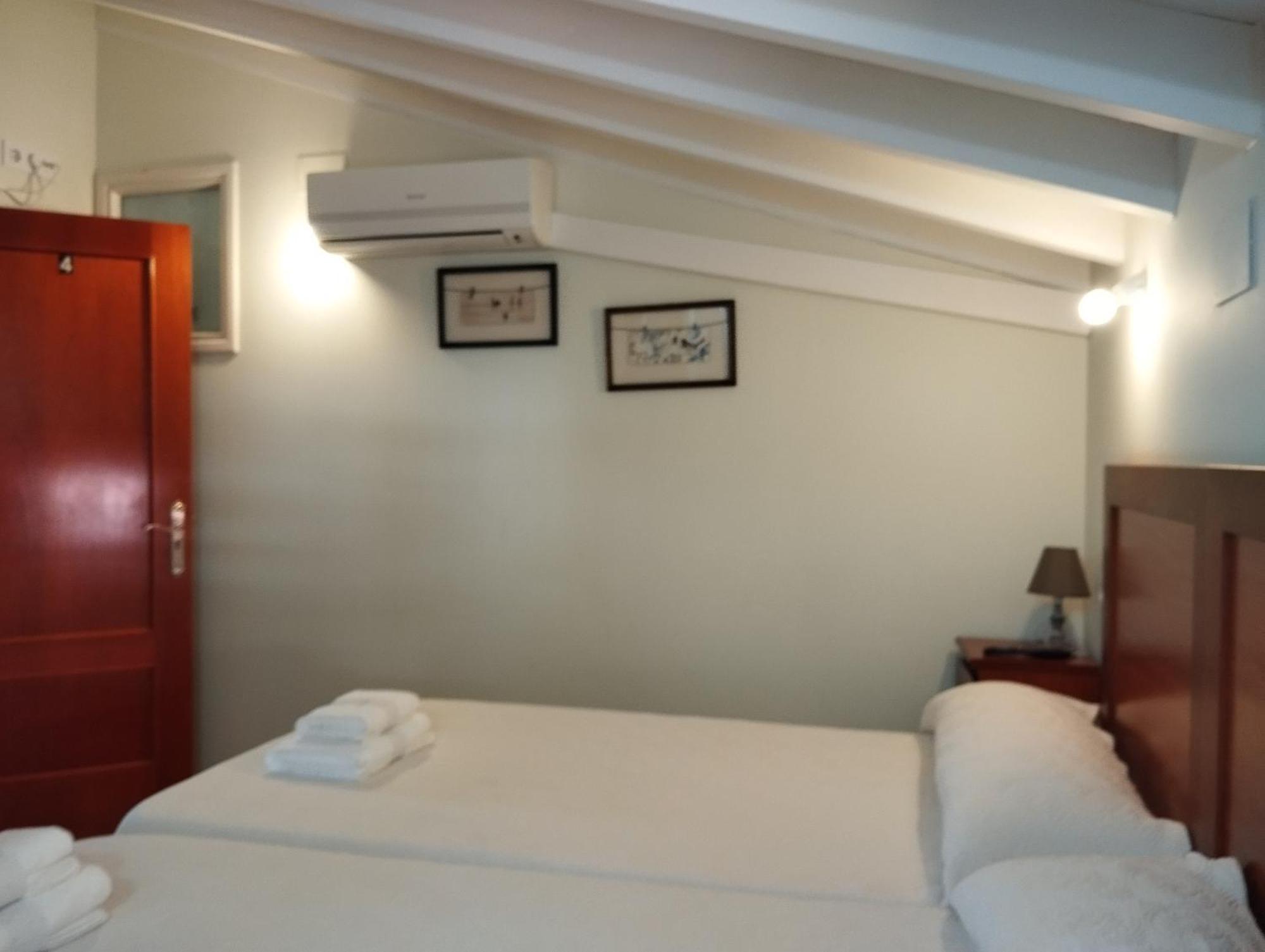 Hostal Bordillas Pomaluengo Екстер'єр фото